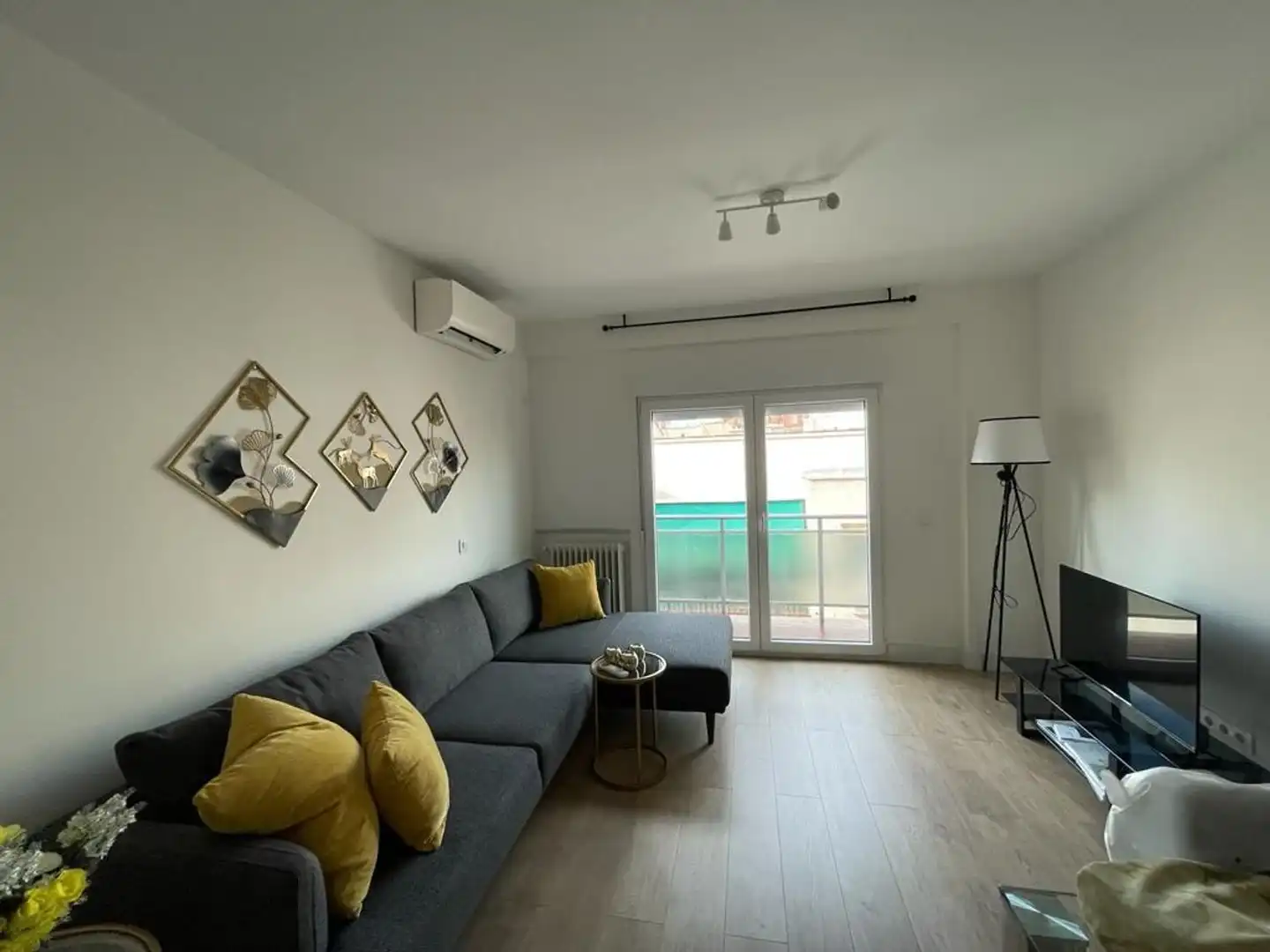Sala de estar de Piso de alquiler en Madrid con Aire acondicionado, Calefacción y Terraza