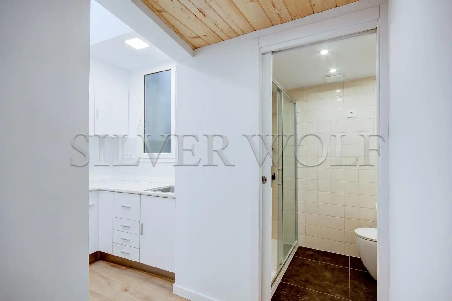 Baño de Planta baja de alquiler en Barcelona con Aire acondicionado, Calefacción y Parquet