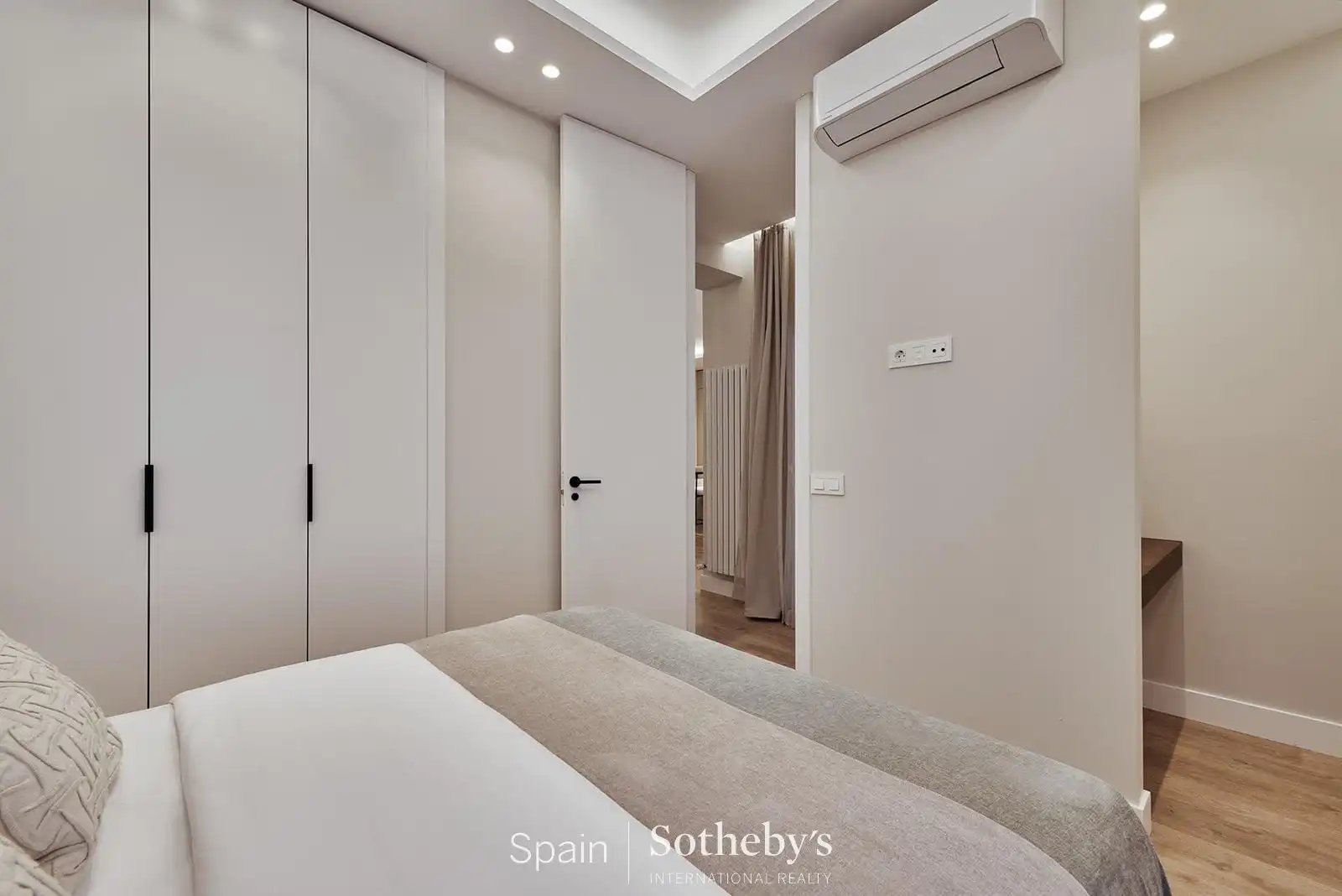 Dormitori de Apartament en venda en Madrid amb Aire condicionat, Calefacció i Terrassa