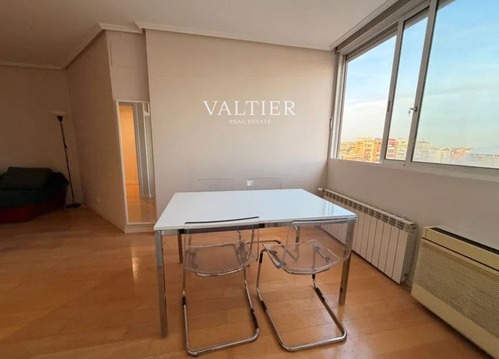 Habitación de Piso de alquiler en  Madrid Capital con Aire acondicionado, Calefacción y Amueblado