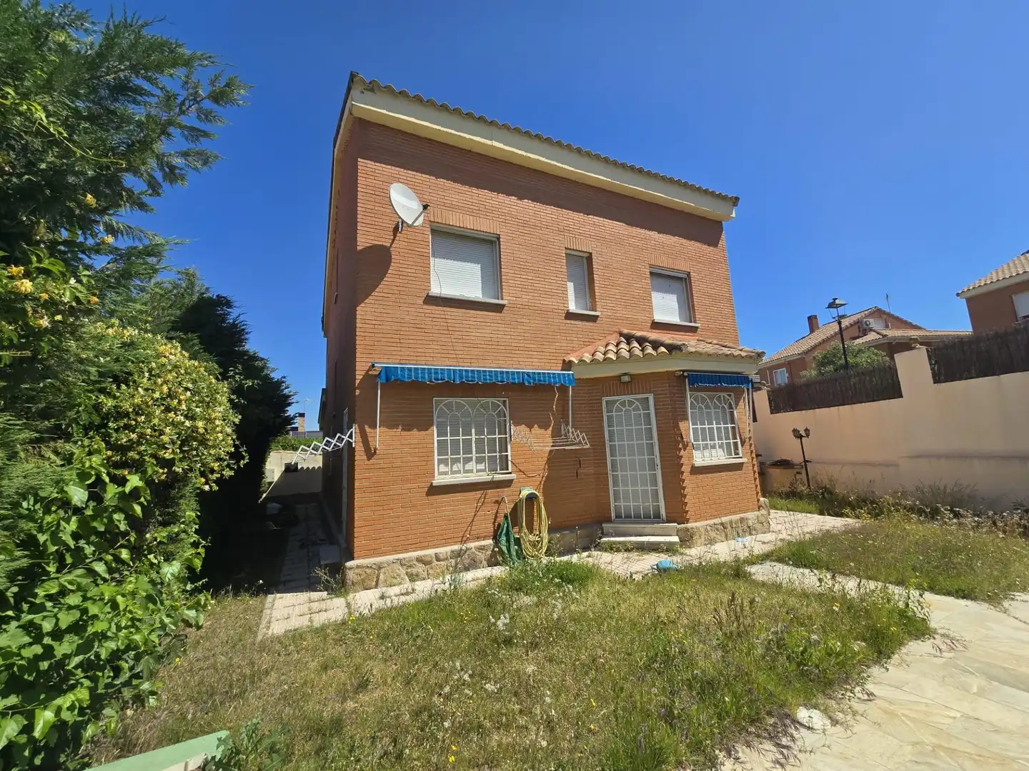 Exterior view of Houses for sale in Moraleja de Enmedio