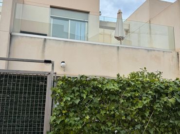 Adosado con balcón en venta en Calle de la Mar Rizada