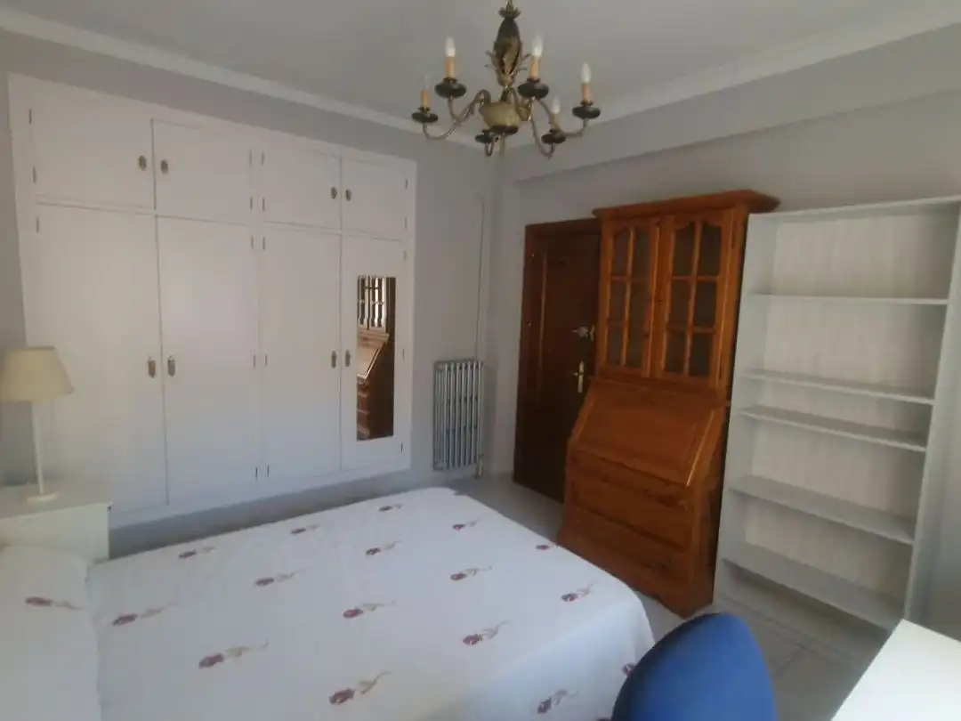 Habitación de Piso para compartir en Madrid con Calefacción, Terraza y Amueblado