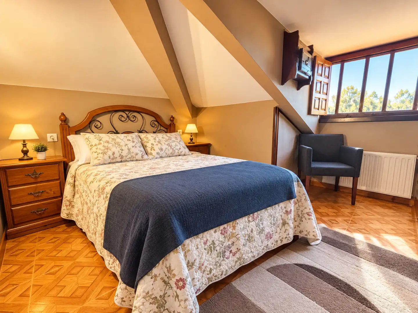 Schlafzimmer von Dachboden zum Verkauf in Santillana del Mar, Cantabria