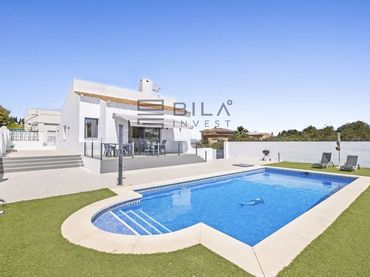 Villa mit Pool zum Verkauf in El Faro