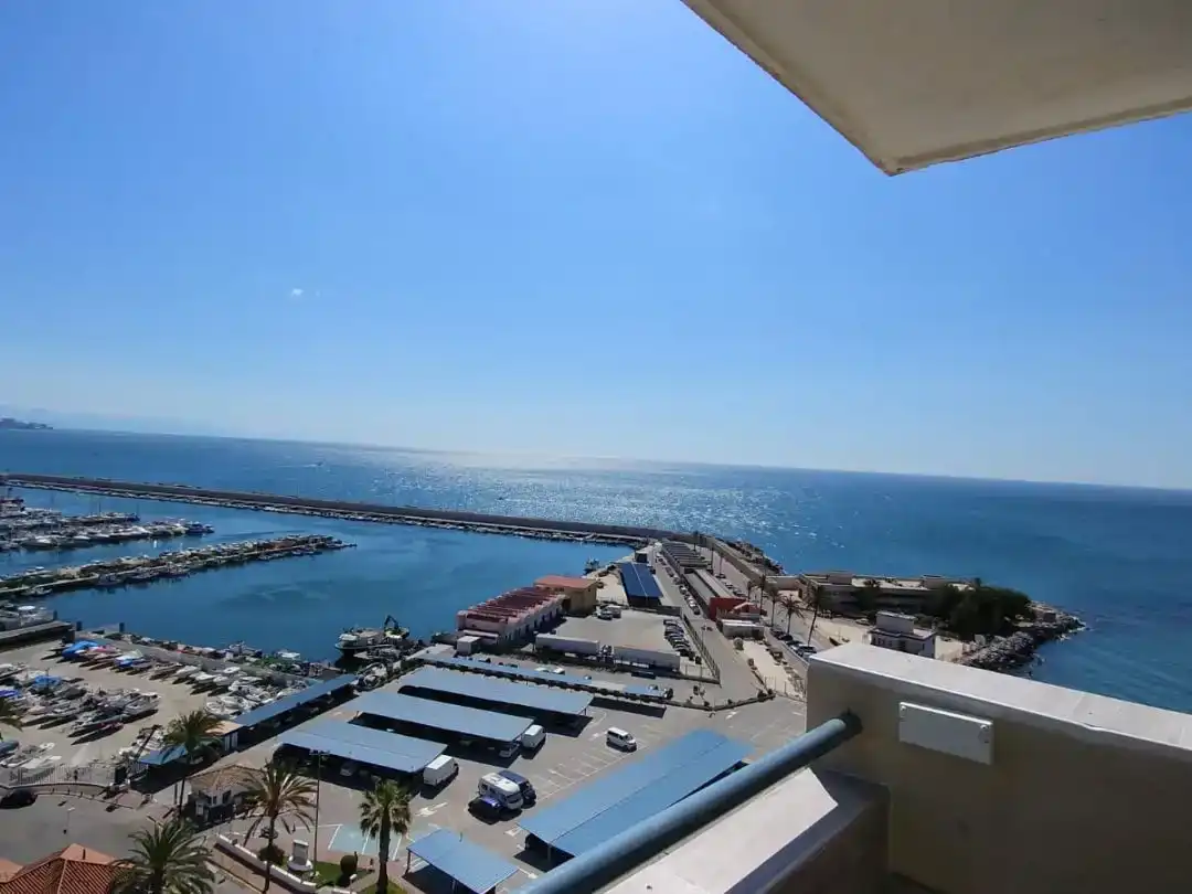 Exterior view of Study for rent in Fuengirola  with Air Conditioner and Furnished