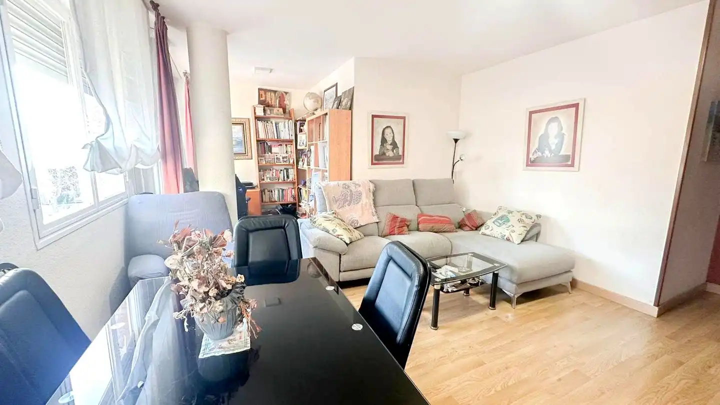 Sala d'estar de Pis en venda en  Logroño amb Calefacció, Traster i Moblat