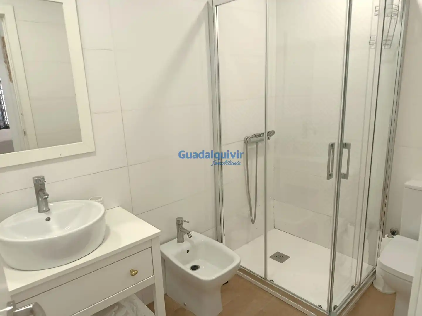 Bany de Apartament de lloguer en Sevilla amb Aire condicionat i Moblat