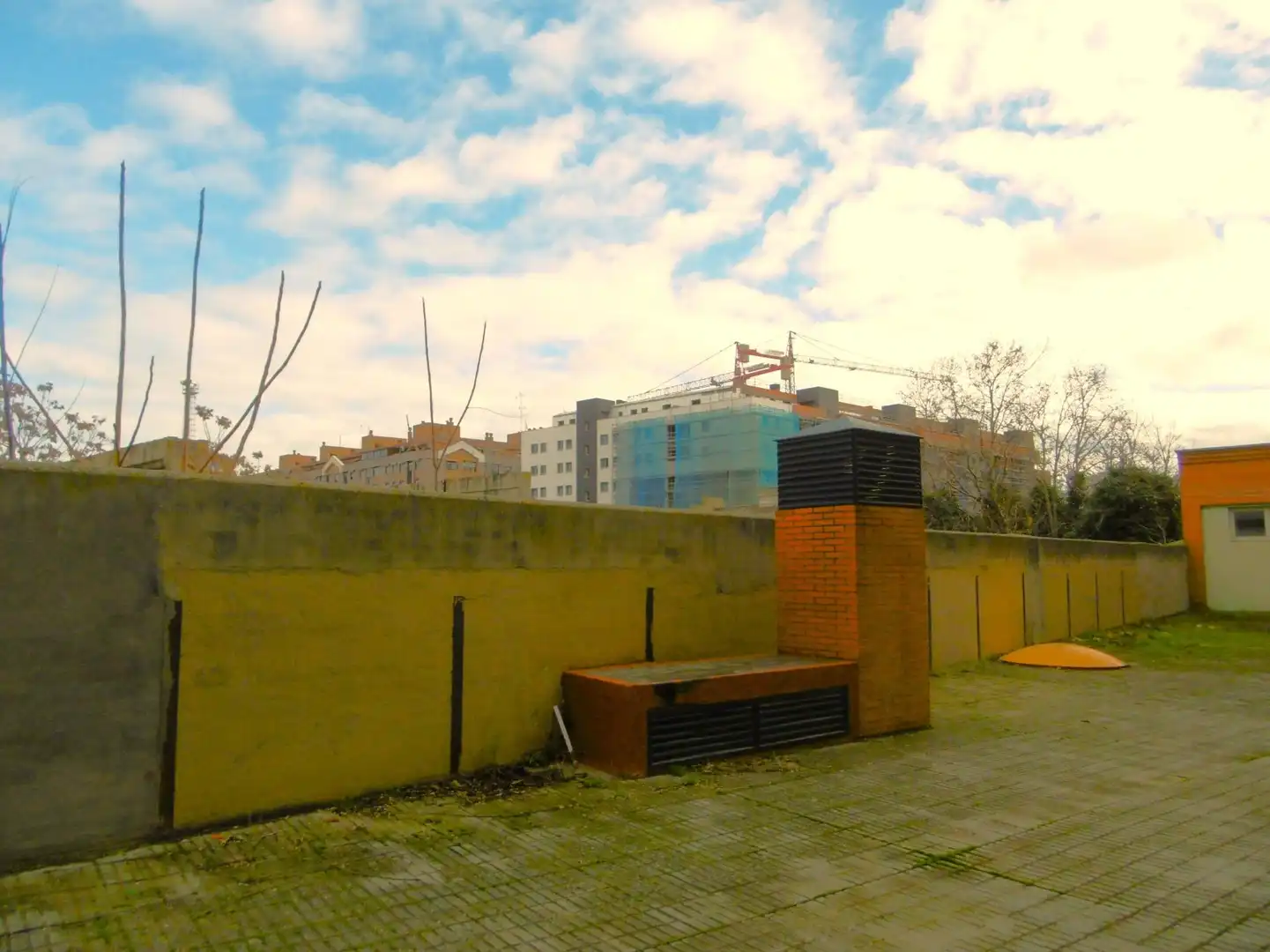 Außenansicht von Erdgeschoss zum Verkauf in Valladolid mit Klimaanlage und Heizung