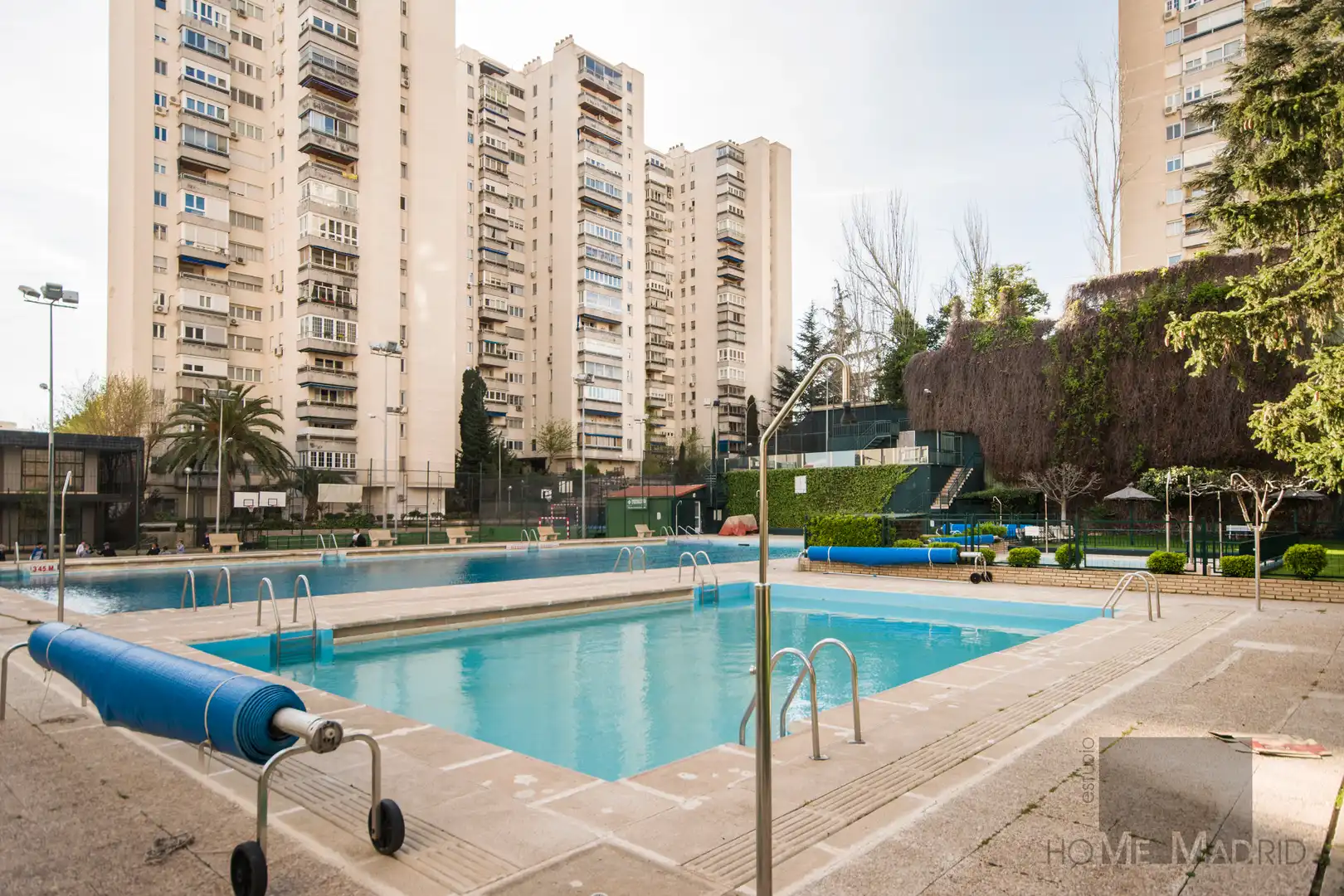 Piscina de Pis en venda en Madrid amb Calefacció, Parquet i Terrassa