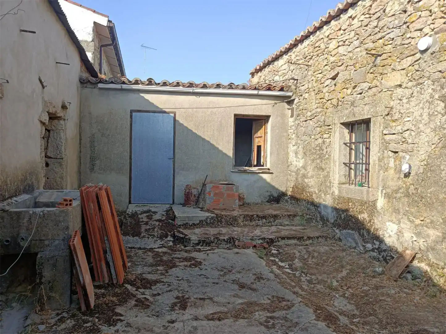 Casa adosada en venta en Muga de Sayago