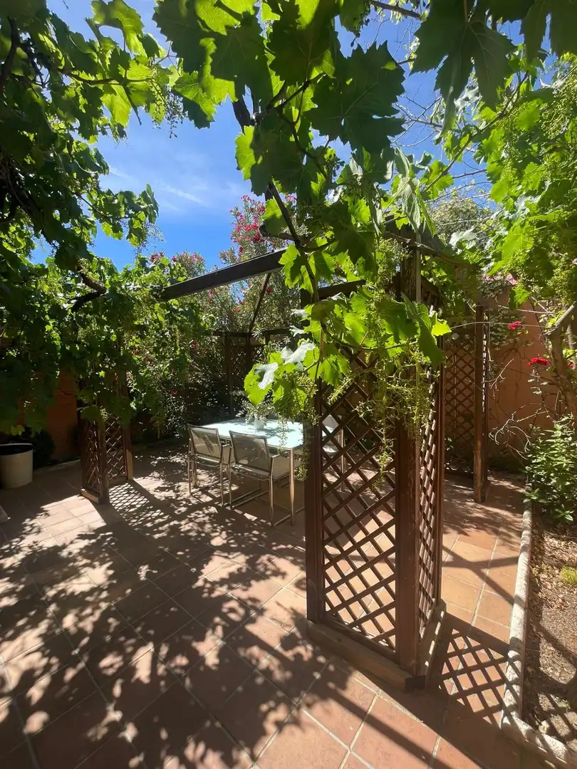 Terrassa de Casa adosada en venda en Torrelodones amb Aire condicionat, Calefacció i Jardí privat