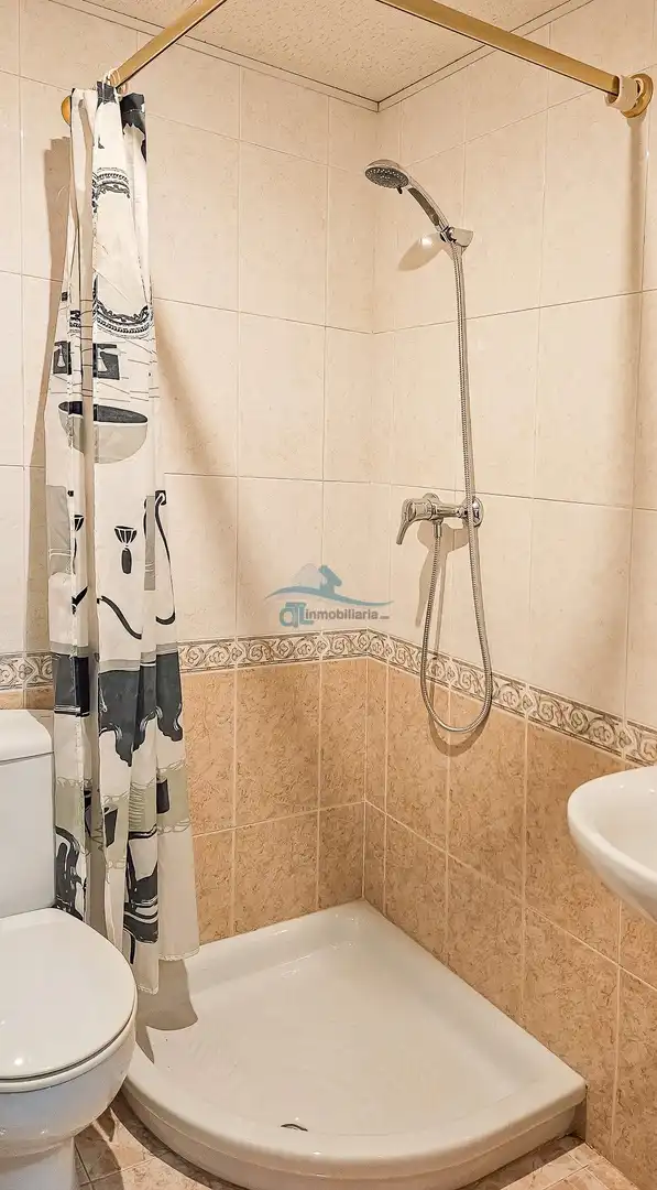 Bany de Pis en venda en Linares amb Aire condicionat, Calefacció i Terrassa