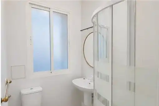 Bany de Apartament en venda en Madrid