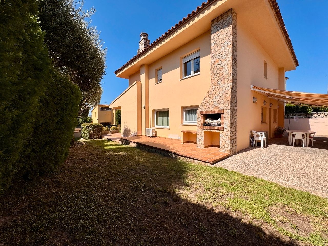 Jardí de Casa o xalet en venda en Torroella de Montgrí amb Aire condicionat, Calefacció i Jardí privat