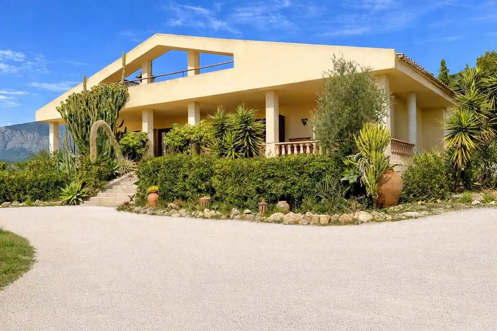 Vista exterior de Finca rústica en venda en Lloseta amb Jardí privat i Terrassa
