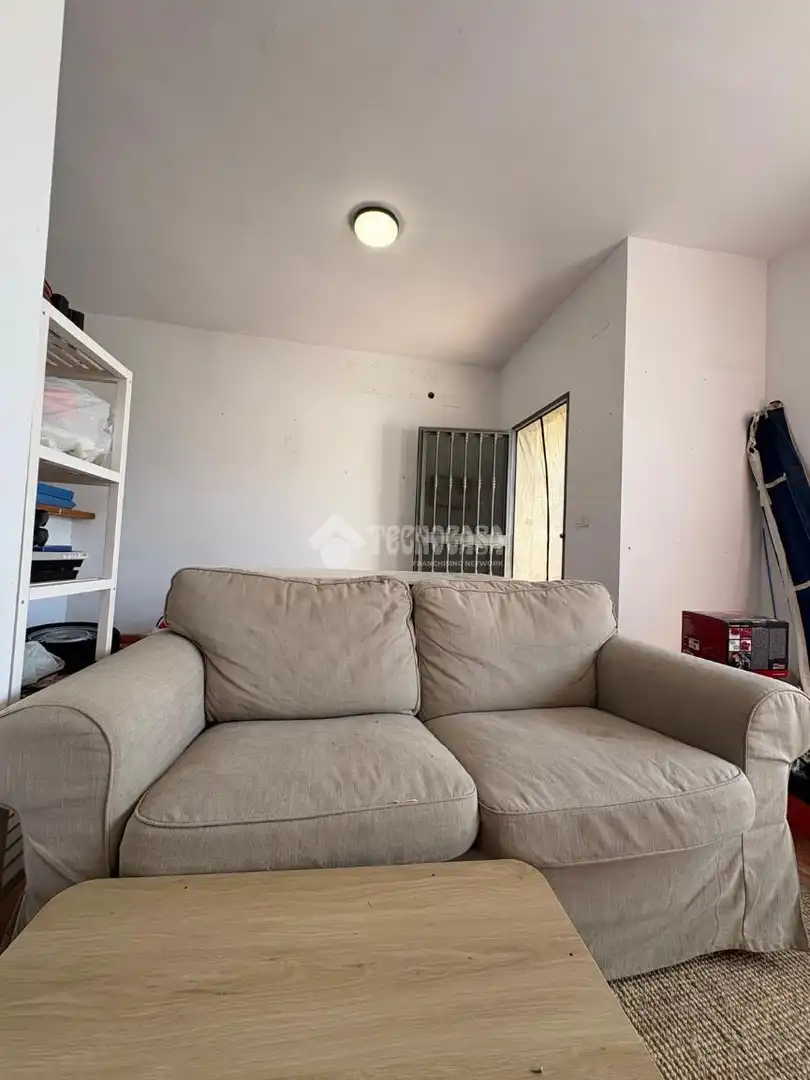 Sala d'estar de Casa o xalet en venda en La Rinconada amb Jardí privat