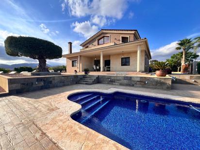 Vista exterior de Casa o xalet en venda en Elche / Elx amb Aire condicionat, Terrassa i Piscina