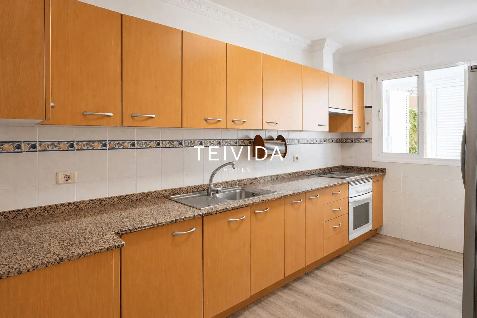 Cuina de Casa adosada en venda en Adeje amb Aire condicionat, Jardí privat i Terrassa
