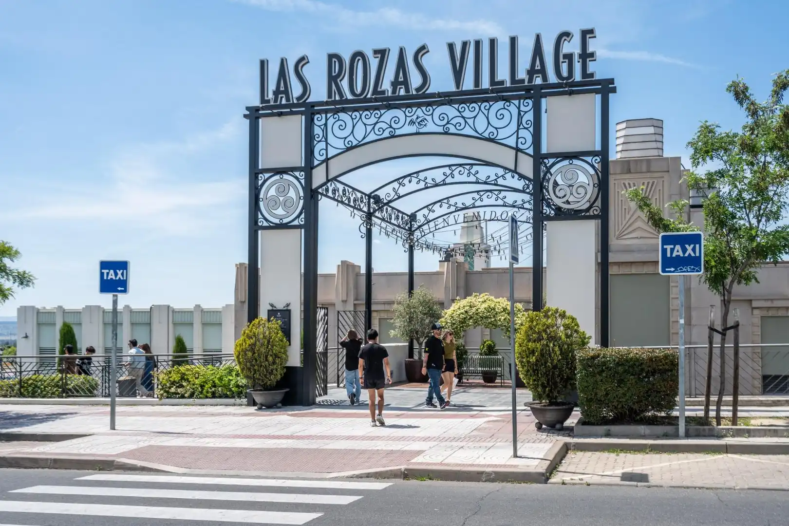 Vista exterior de Casa adosada en venda en Las Rozas de Madrid amb Aire condicionat, Calefacció i Jardí privat
