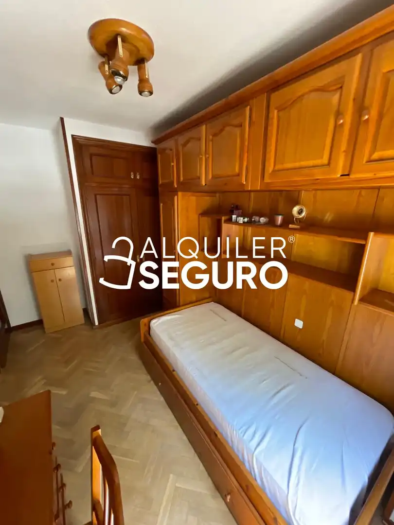 Bedroom of Flat for rent in Madrid  with Air Conditioner, Heating and Swimming Pool