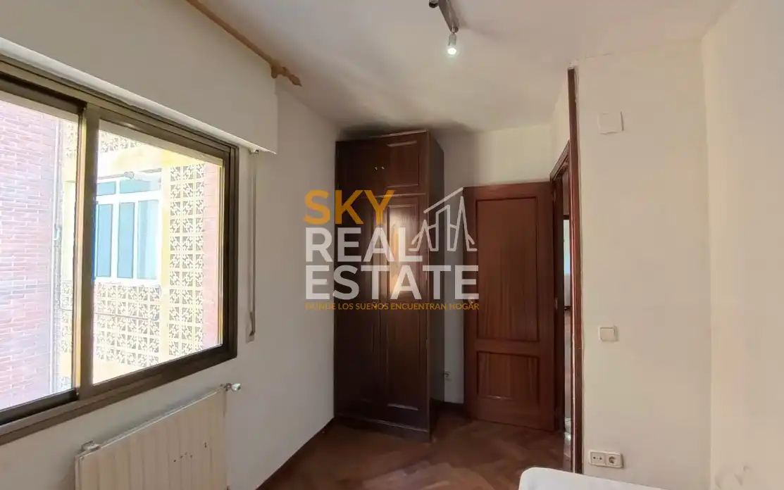 Bedroom of Flat for sale in Fuenlabrada  with Air Conditioner, Furnished and Balcony