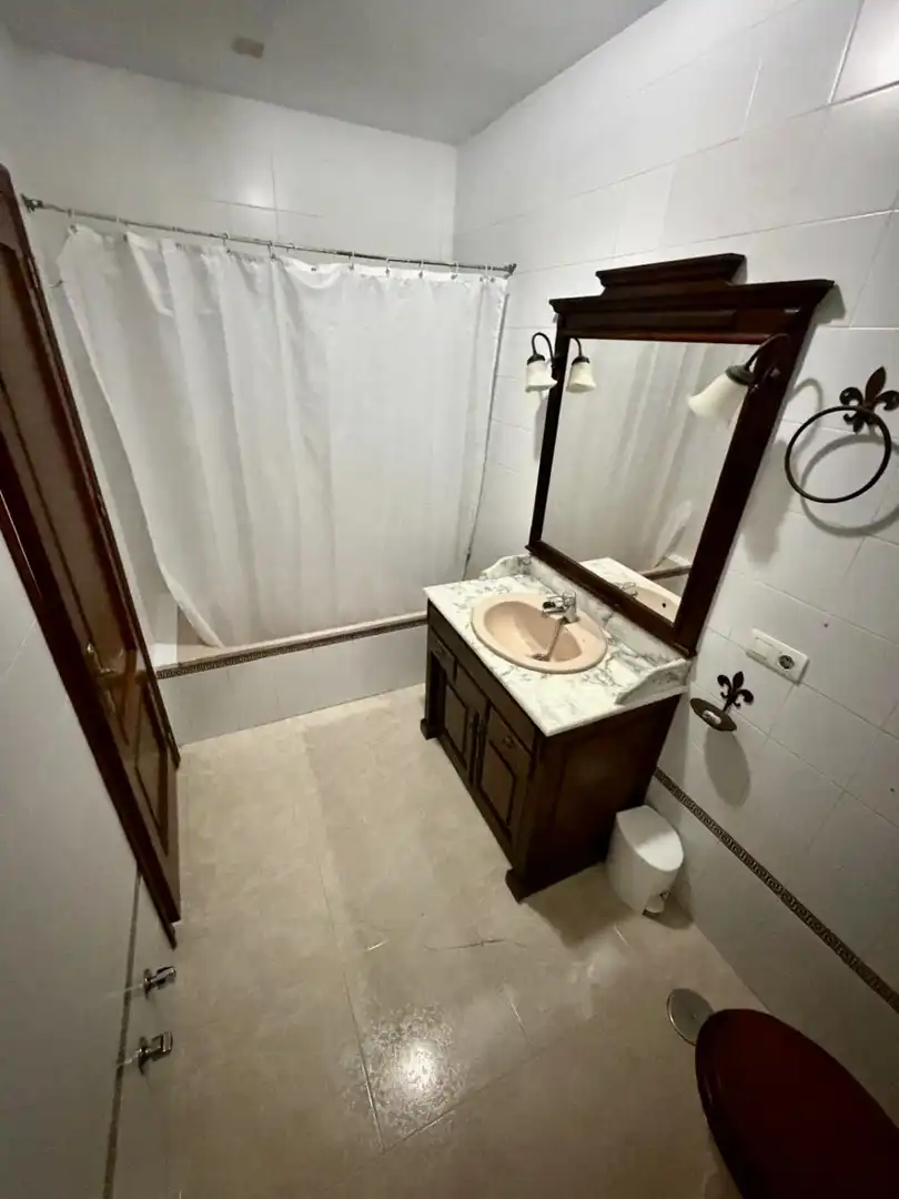 Bathroom of Flat for sale in Gines  with Air Conditioner, Heating and Terrace