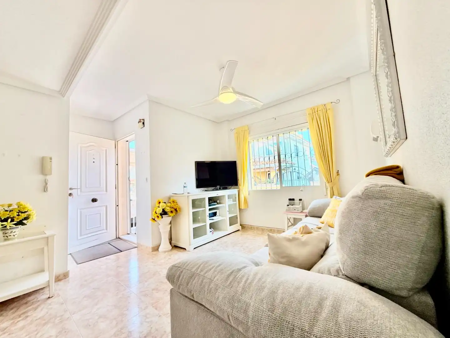 Living room of Detached homes for sale in Pilar de la Horadada  with Air Conditioner, Private garden and Terrace