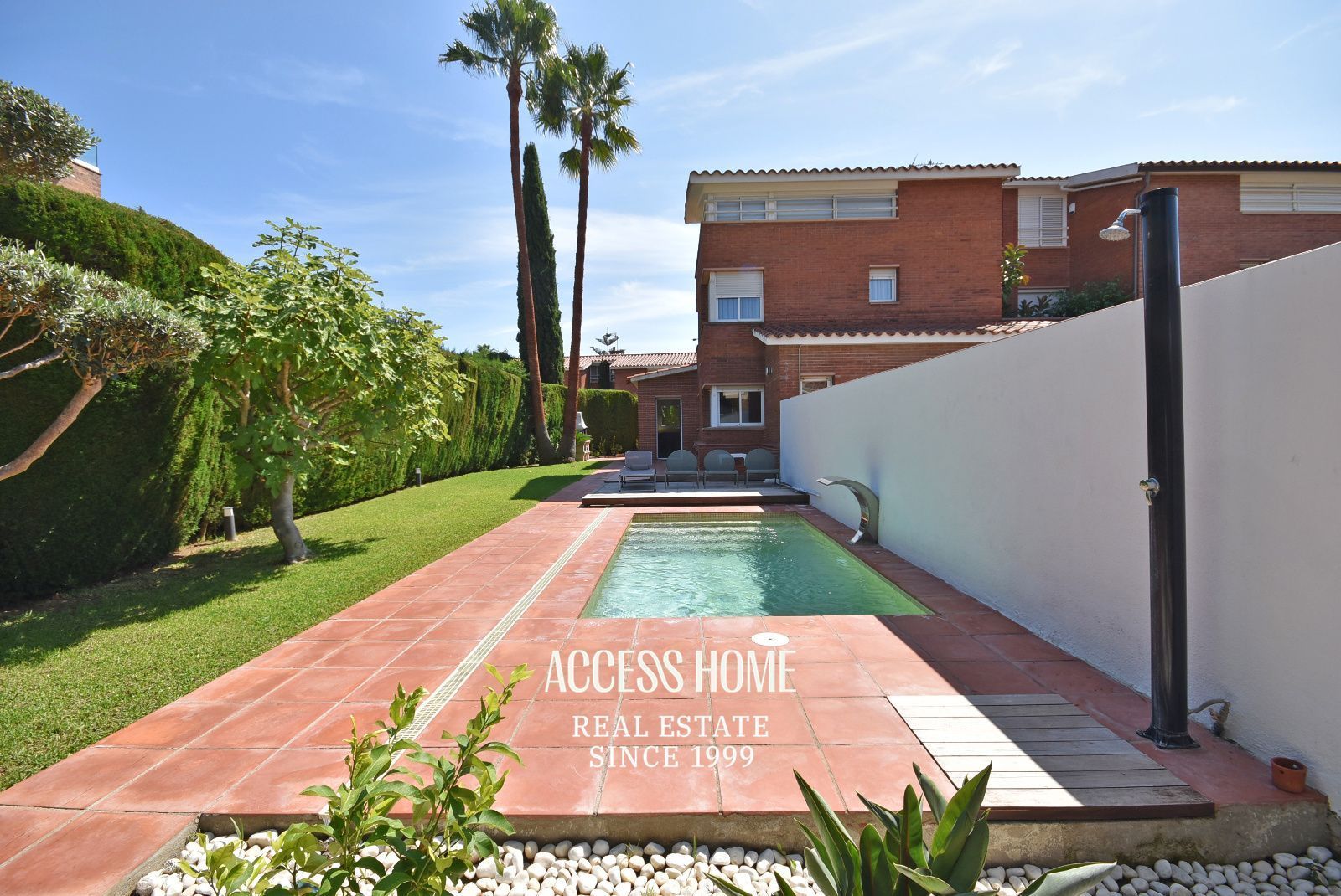 Exterior view of House or chalet for sale in Sant Vicenç de Montalt  with Air Conditioner, Heating and Swimming Pool