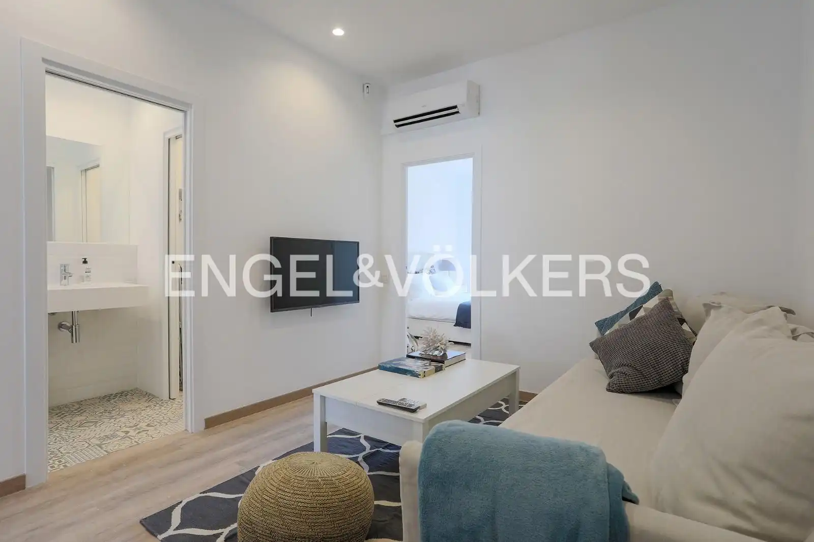 Living room of Attic for rent in Barcelona  with Air Conditioner, Heating and Parquet flooring