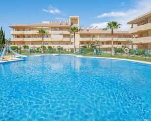 Piscina de Apartament de lloguer en Manilva amb Aire condicionat i Terrassa