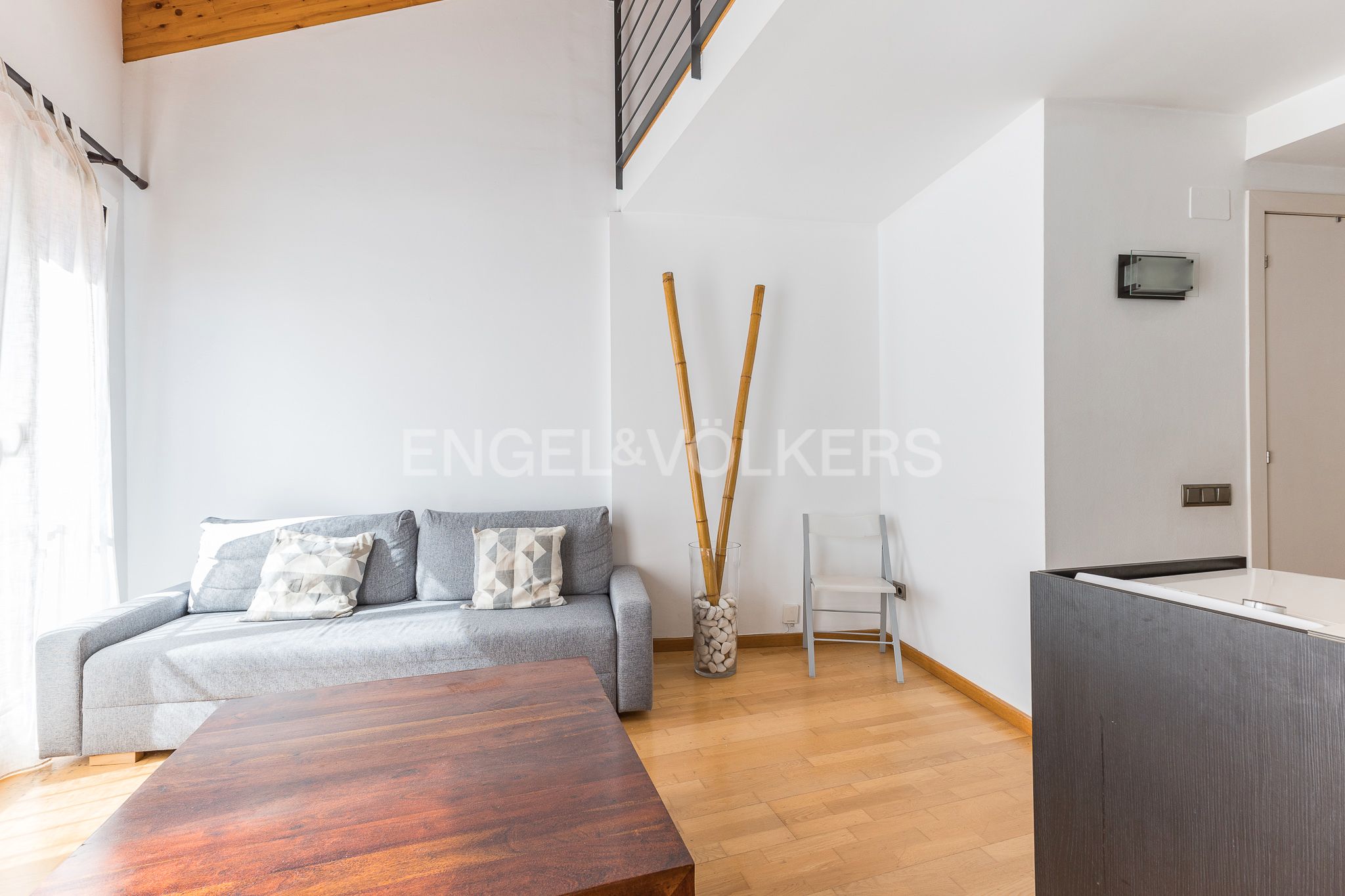 Living room of Duplex for sale in Sant Cugat del Vallès  with Air Conditioner, Heating and Parquet flooring