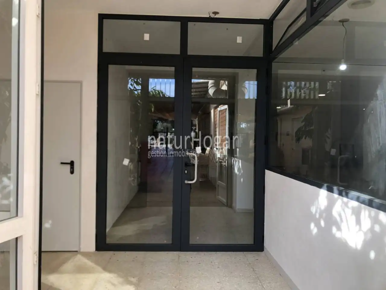 Local comercial en alquiler en Calle 29, imagen 2