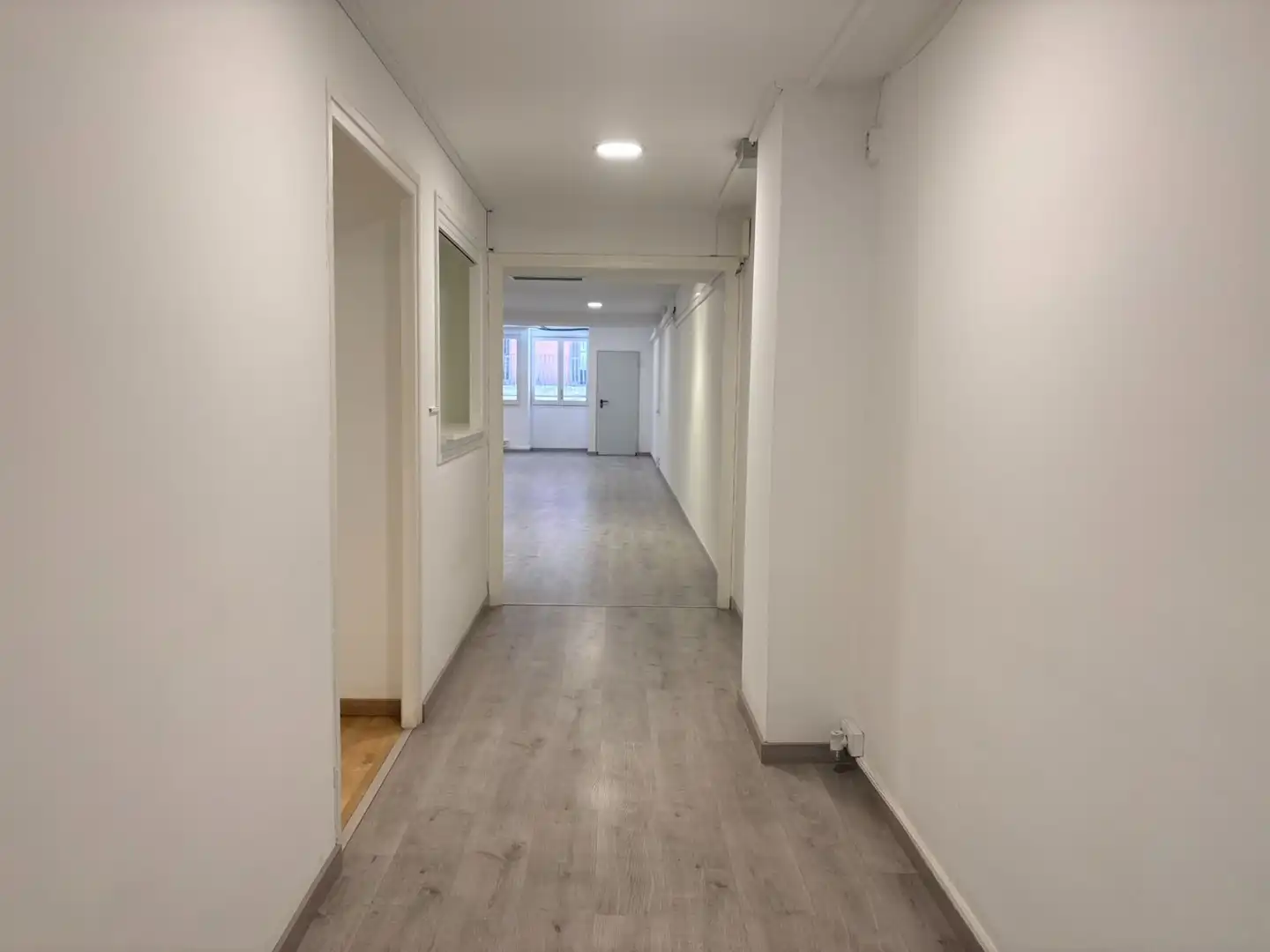 Office for rent in Barcelona  with Air Conditioner