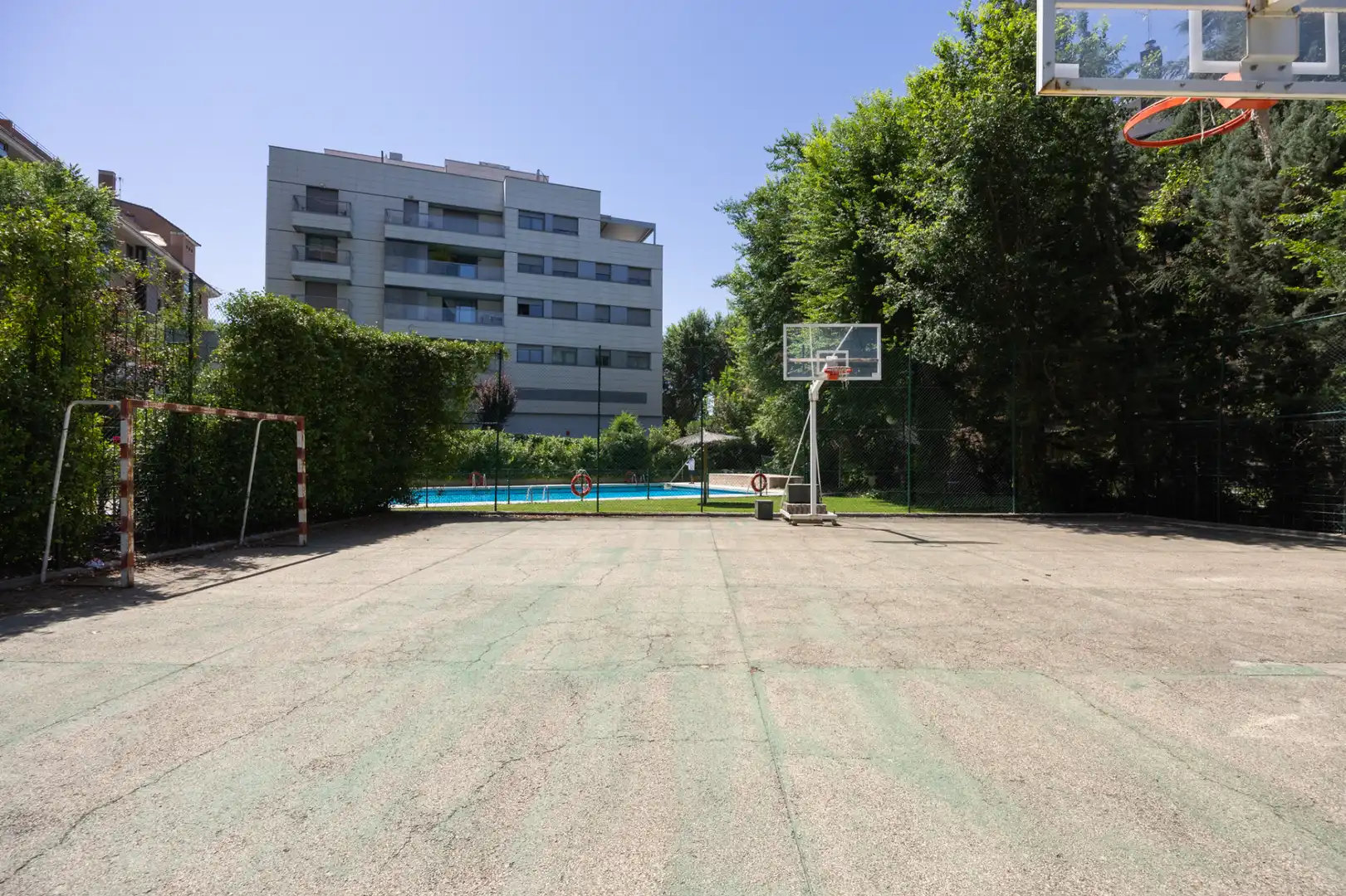 Piscina de Piso en venta en Madrid con Aire acondicionado, Calefacción y Jardín privado