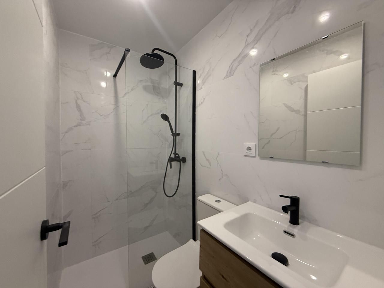 Bathroom of Planta baja for sale in Badalona  with Air Conditioner and Terrace