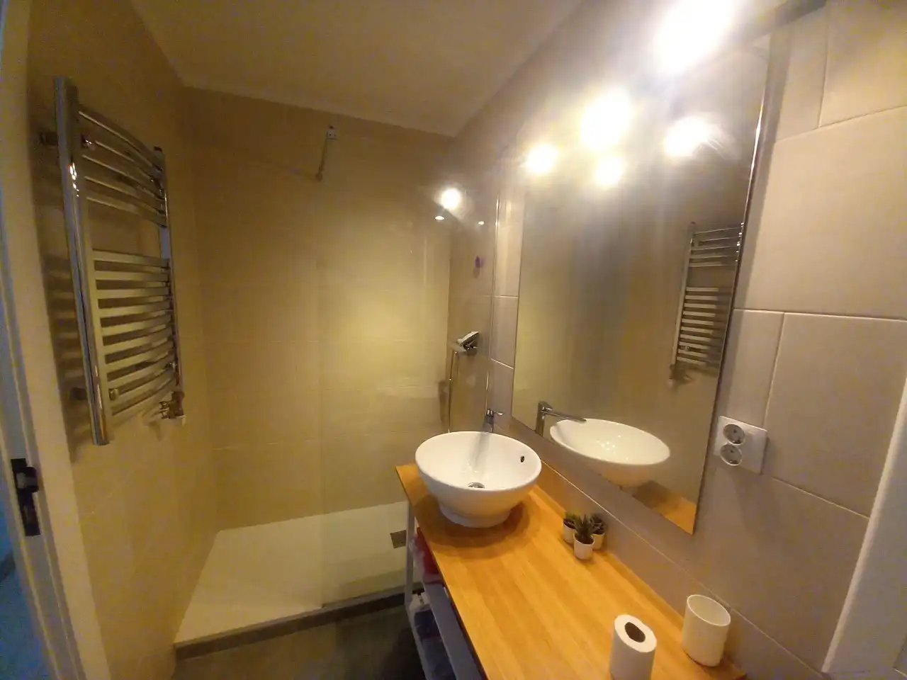 Baño de Piso de alquiler en Barcelona con Calefacción, Parquet y Terraza