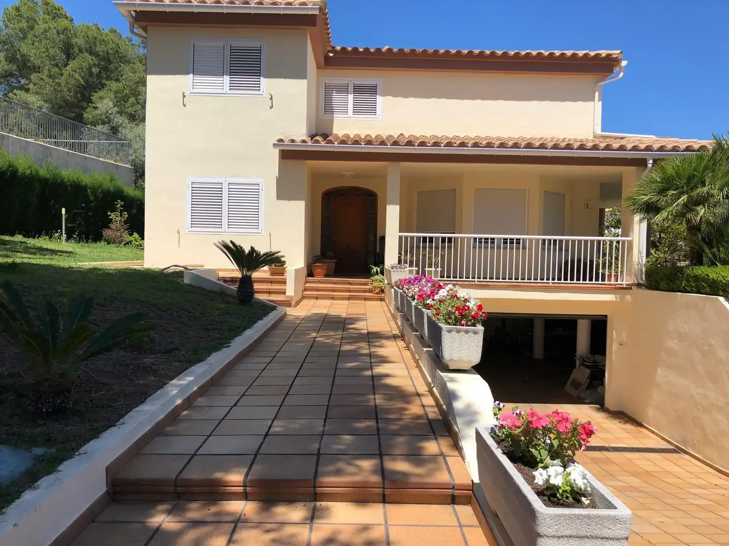 Vista exterior de Casa o xalet en venda en Benicasim / Benicàssim amb Aire condicionat, Calefacció i Jardí privat