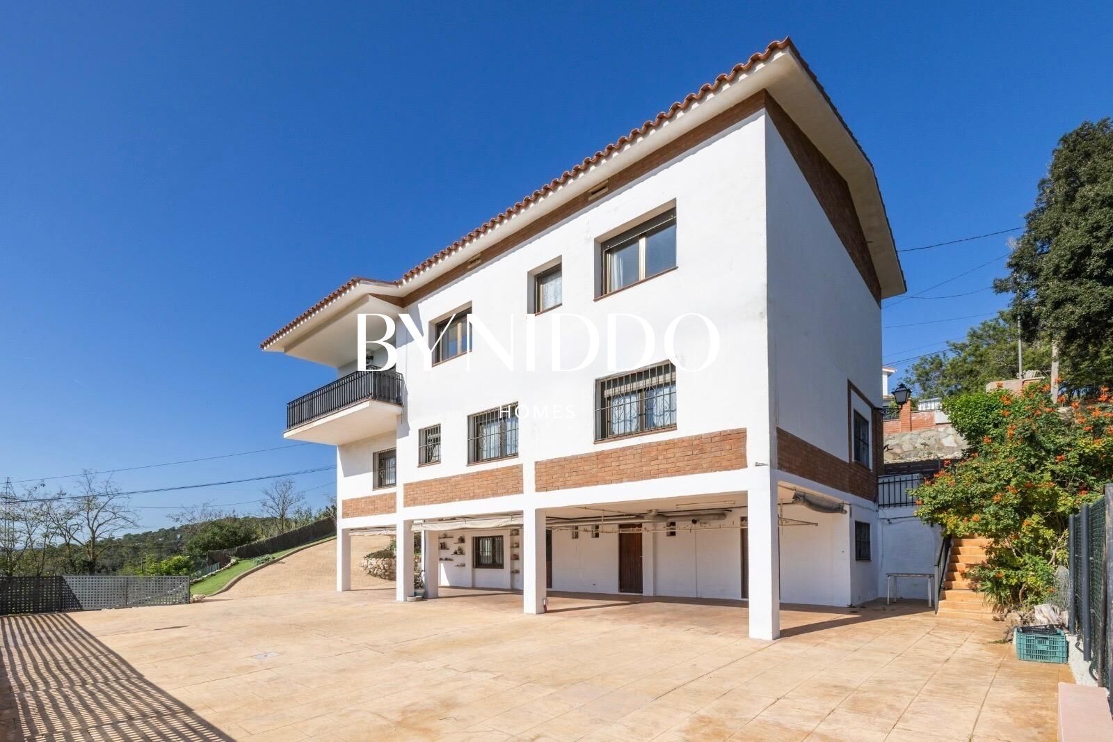 Vista exterior de Casa o chalet en venta en Sant Cugat del Vallès con Calefacción, Jardín privado y Terraza