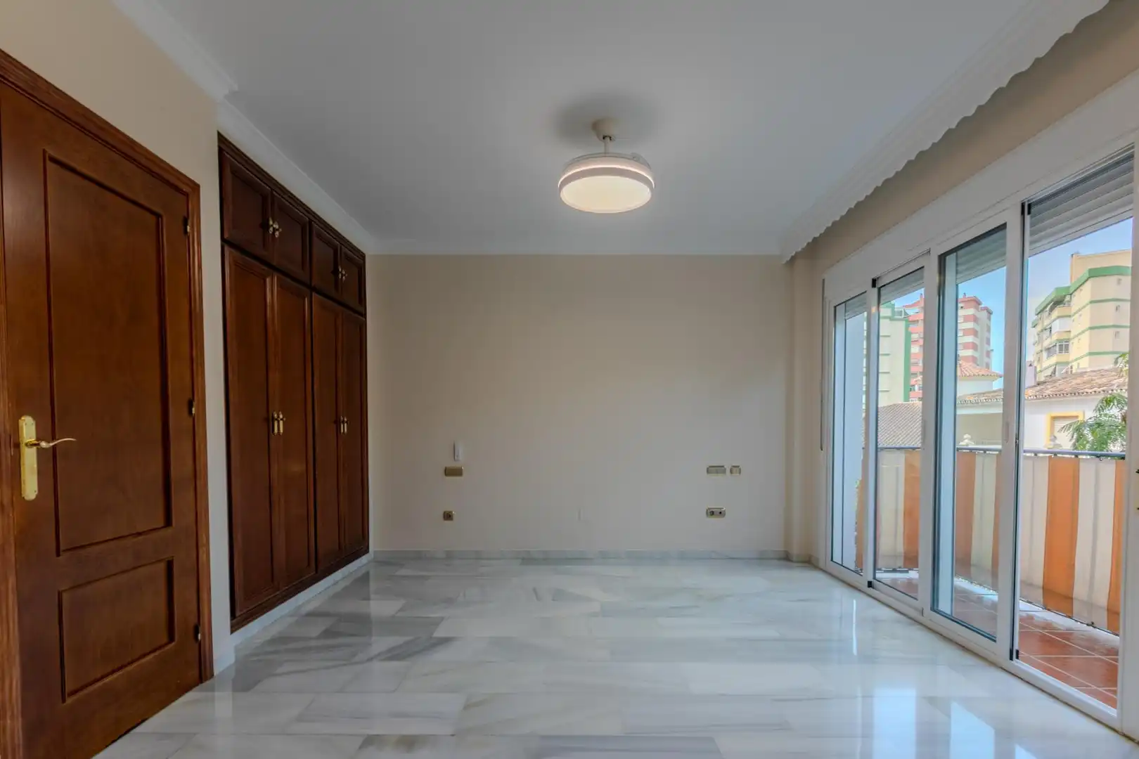 Dormitori de Apartament de lloguer en Fuengirola amb Terrassa