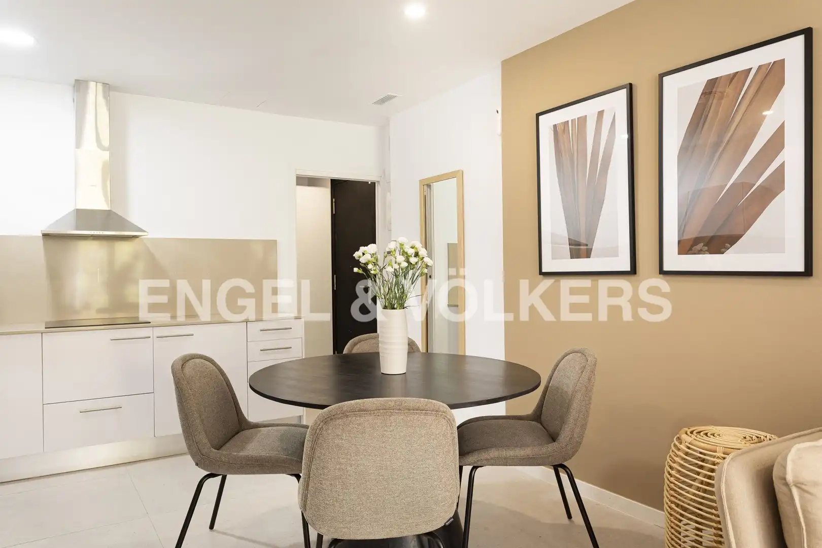 Comedor de Piso de alquiler en Barcelona con Aire acondicionado, Calefacción y Amueblado