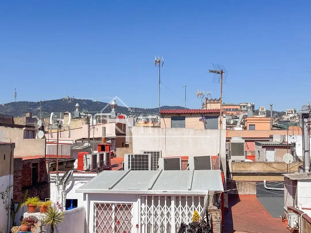 Vista exterior de Piso en venta en Barcelona con Terraza y Trastero