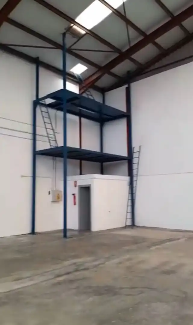 Fabrikhallen zur Miete in Alicante / Alacant mit Alarm
