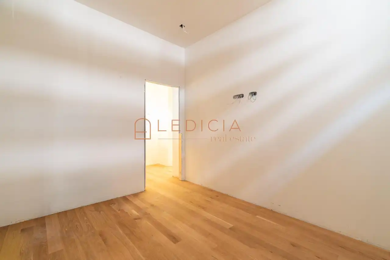 Bedroom of Flat for sale in Vigo   with Heating, Terrace and Furnished