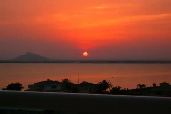 Vista exterior de Apartamento en venta en La Manga del Mar Menor con Aire acondicionado, Terraza y Piscina