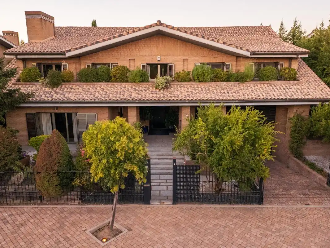 Exterior view of Houses for sale in Pozuelo de Alarcón  with Air Conditioner, Heating and Private garden