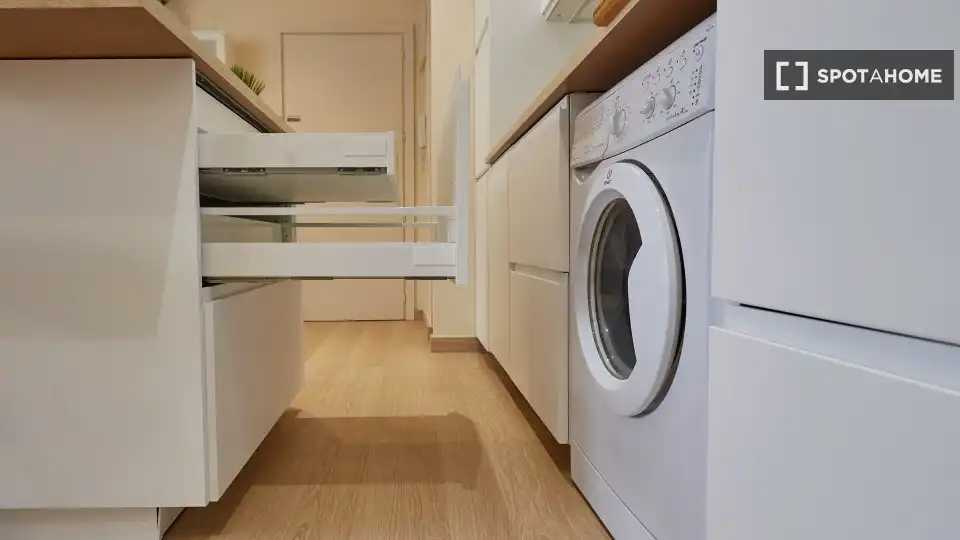 Room in Universidad - Malasaña