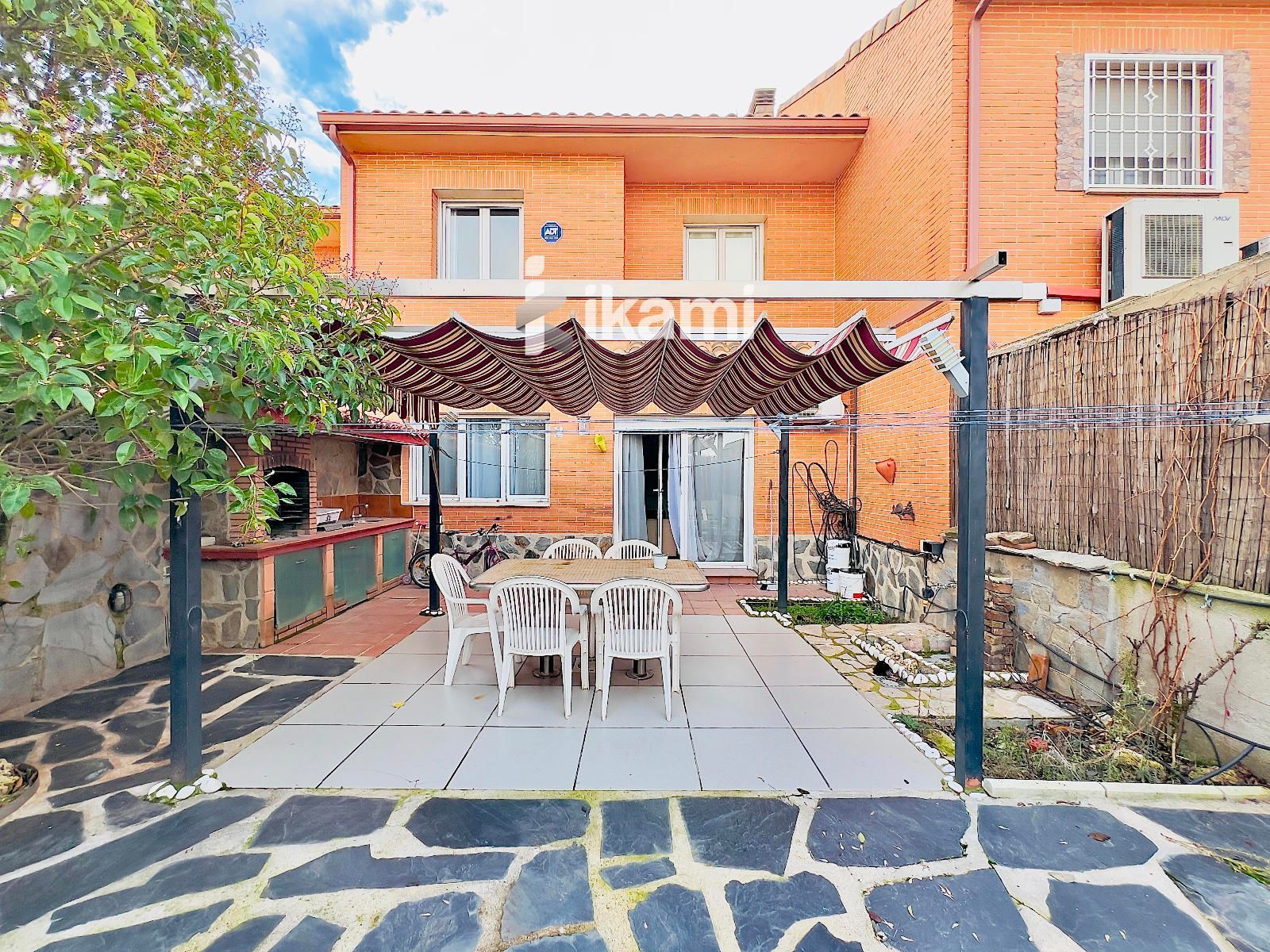 Jardí de Casa adosada en venda en Yuncos amb Aire condicionat, Calefacció i Jardí privat