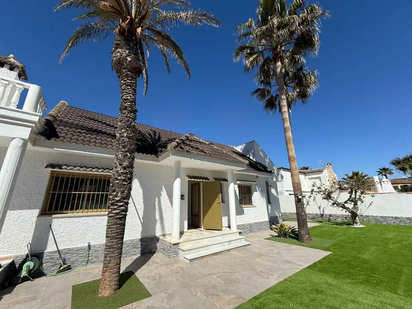 Vista exterior de Casa o chalet de alquiler en Orihuela con Aire acondicionado, Calefacción y Jardín privado