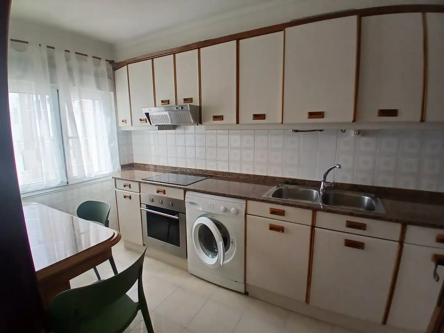 Cocina de Piso de alquiler en Gijón  con Calefacción, Parquet y Amueblado